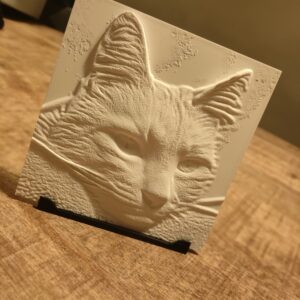 3d-kunstwerk op standaard